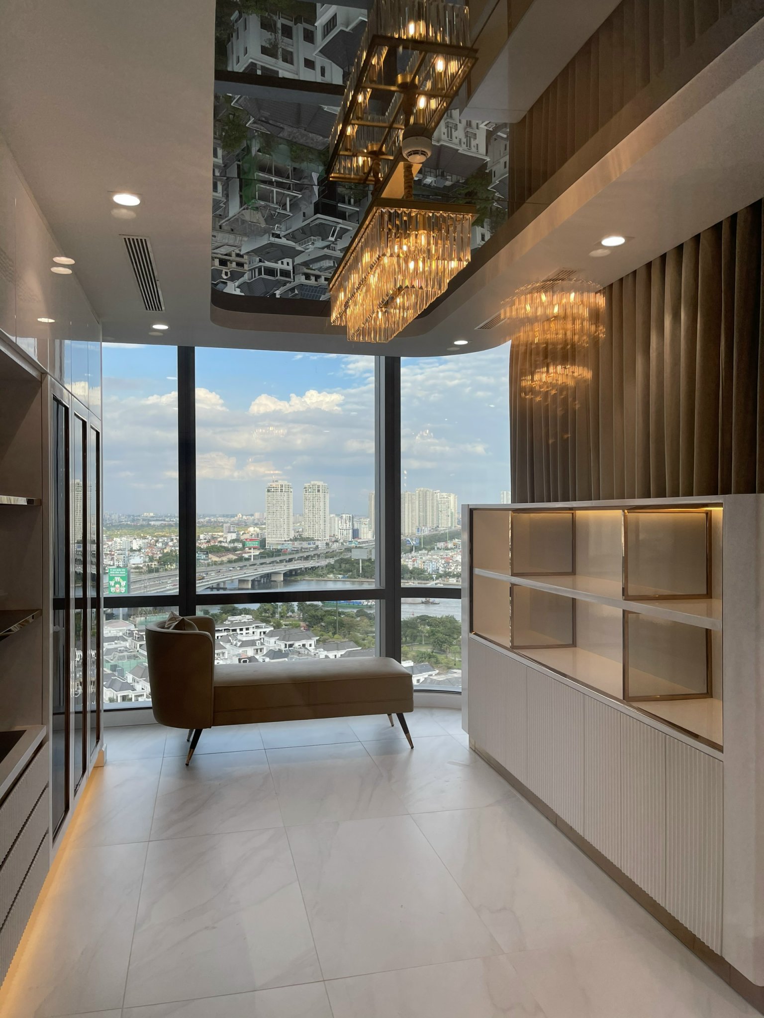 Lắp đặt hệ cửa nhôm Maxpro cao cấp nhập khẩu Nhật Bản tại Penthouse Landmark 81